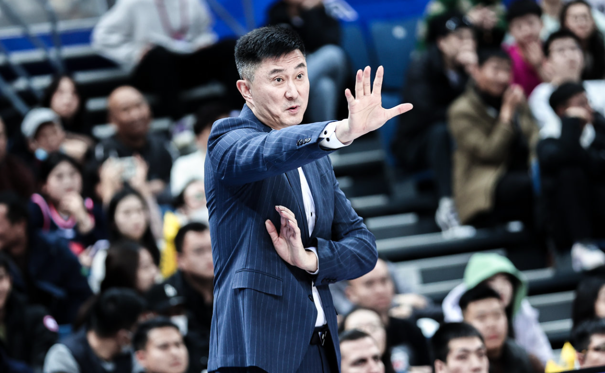 华体会体育官方网站-杜锋身兼三职是否合理？郭士强曾打擦边球 胡雪峰是前车之鉴